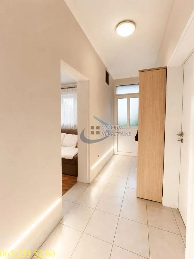 Prodaja, kuća, 290m², Centar, Inđija