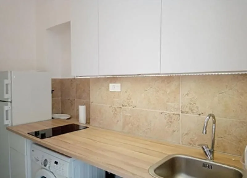 Izdavanje, trosoban stan, 90m², Cvetni Trg, Vračar Sve Podlokacije