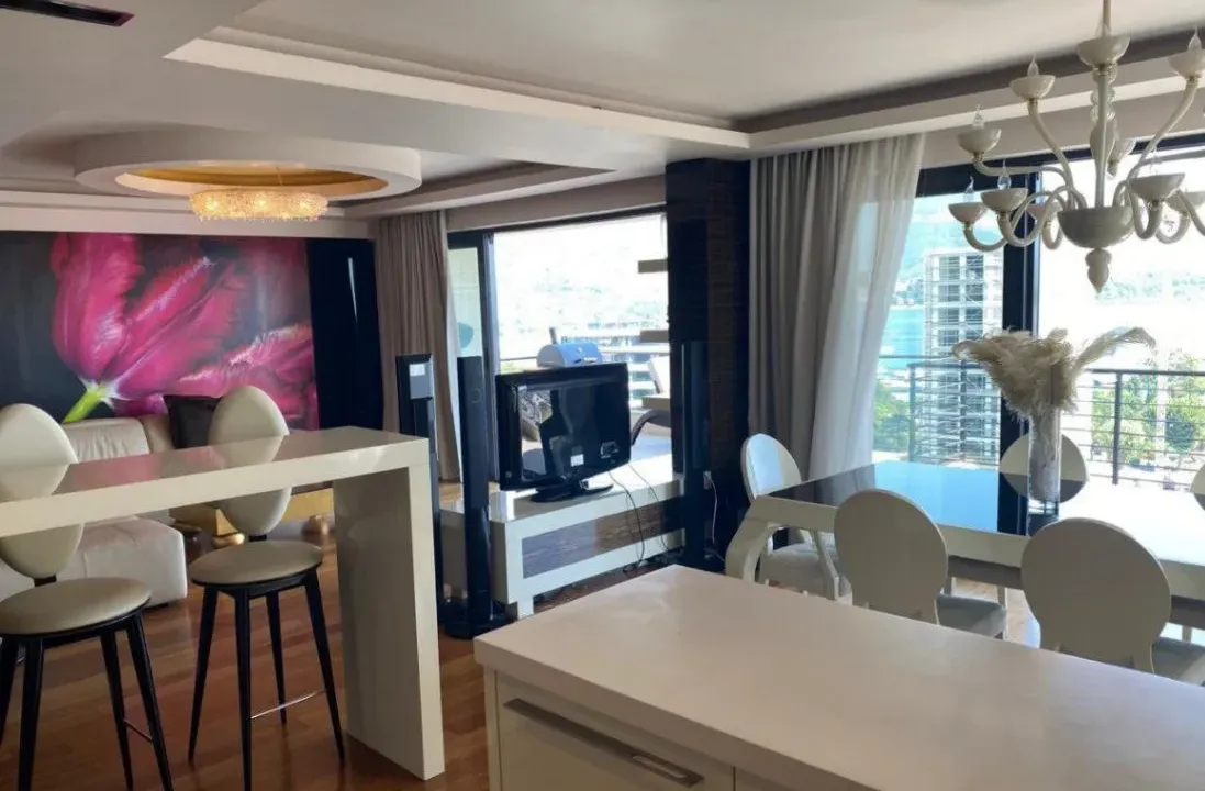 Prodaja, dvosoban stan, 100m², Centar, Budva