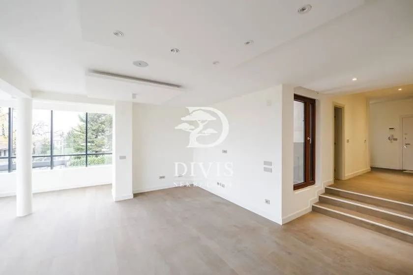 Izdavanje, poslovni prostor, 15330m², Senjak, Beograd