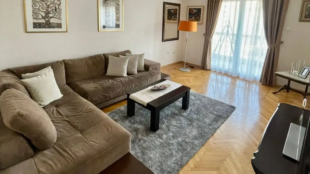 Izdavanje, stan, 87m², Centar, Podgorica