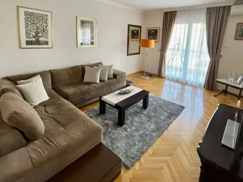 Izdavanje, stan, 87m², Centar, Podgorica