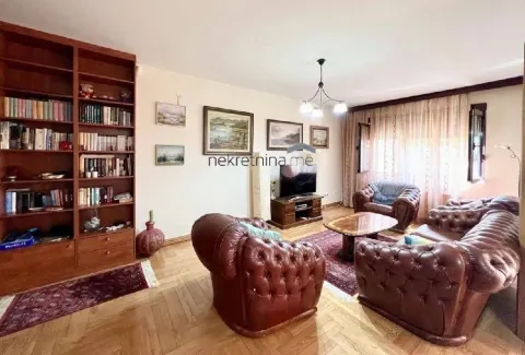 Prodaja, kuća, 200m², Gorica C, Podgorica - image 19
