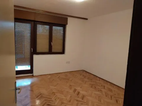 Izdavanje, trosoban stan, 100m², Dalmatinska ulica, Podgorica - image 6