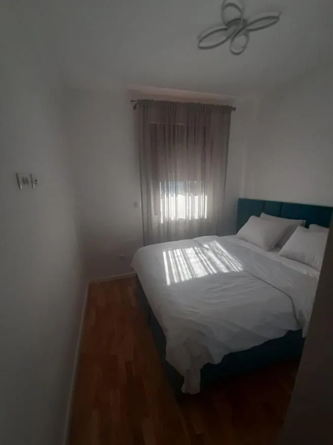 Rent, two bedroom apartment, 65m², Dobrota, Kotor