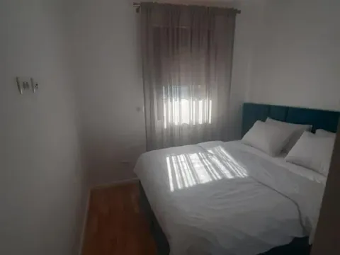 Izdavanje, dvosoban stan, 65m², Dobrota, Kotor - image 23