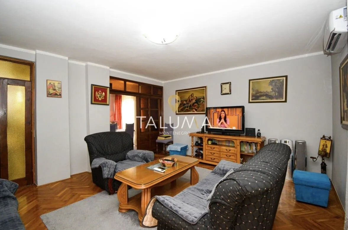 Sale, house, 300m², Stari Aerodrom, Podgorica