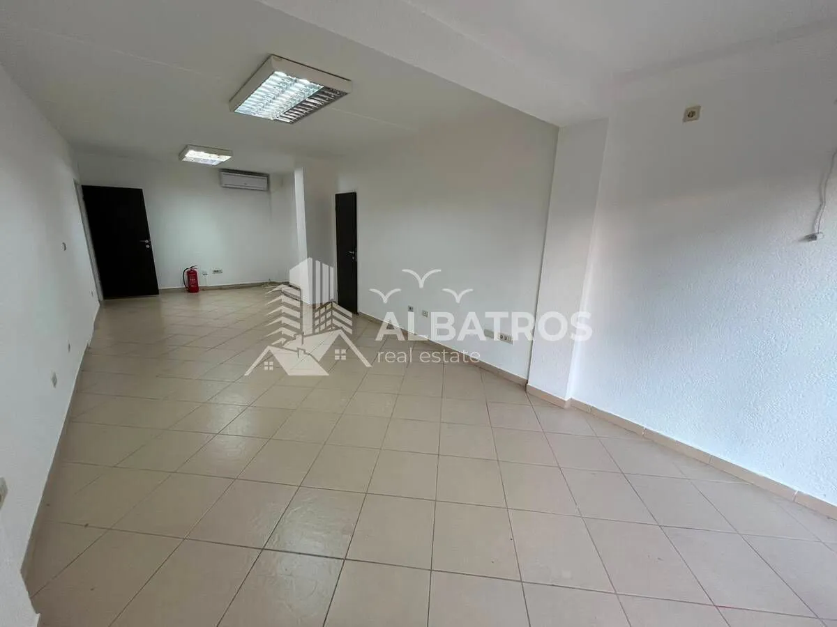 Rent, office space, 54m², Centar, Bar