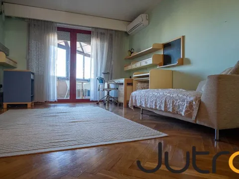Prodaja, četvorosoban stan, 281m², Preko Morače, Podgorica - image 10