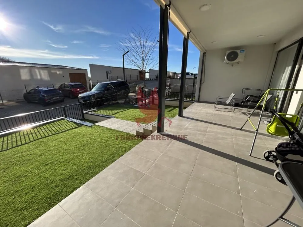Prodaja, trosoban stan, 65m², Mladenovac, Beograd