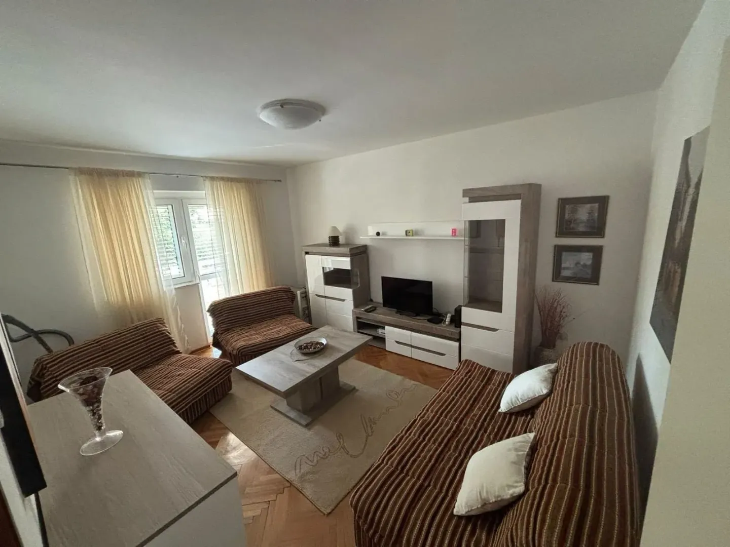 Izdavanje, jednosoban stan, 68m², Centar, Tivat