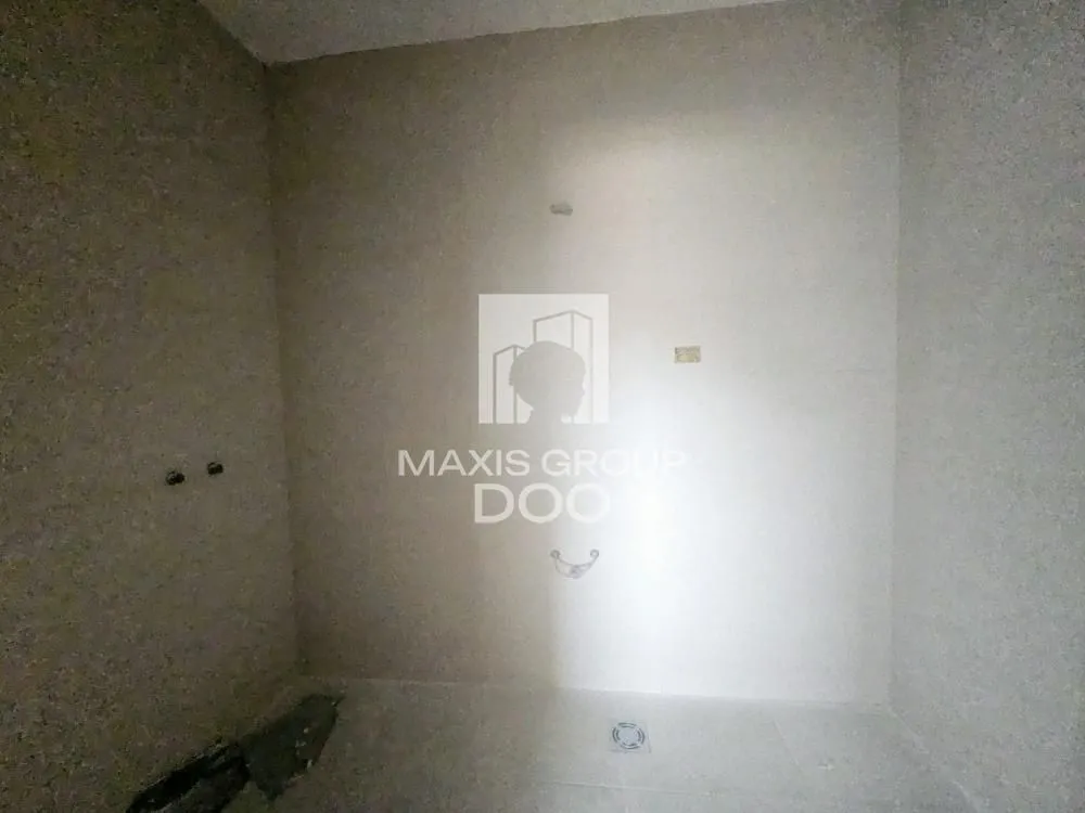 View of an unfinished room in gray phase.