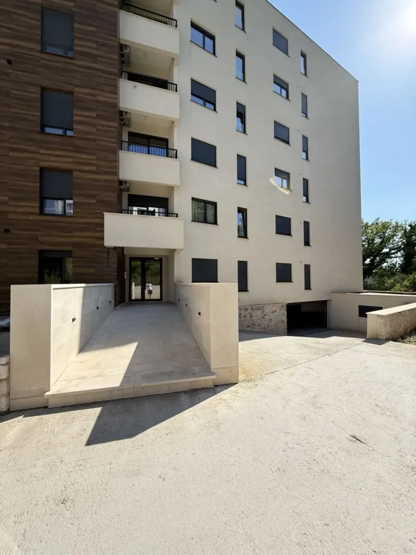 Izdavanje, jednosoban stan, 38m², Bečići, Budva