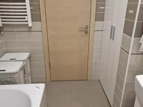 Izdavanje, trosoban stan, 105m², Centar, Novi Sad - image 16