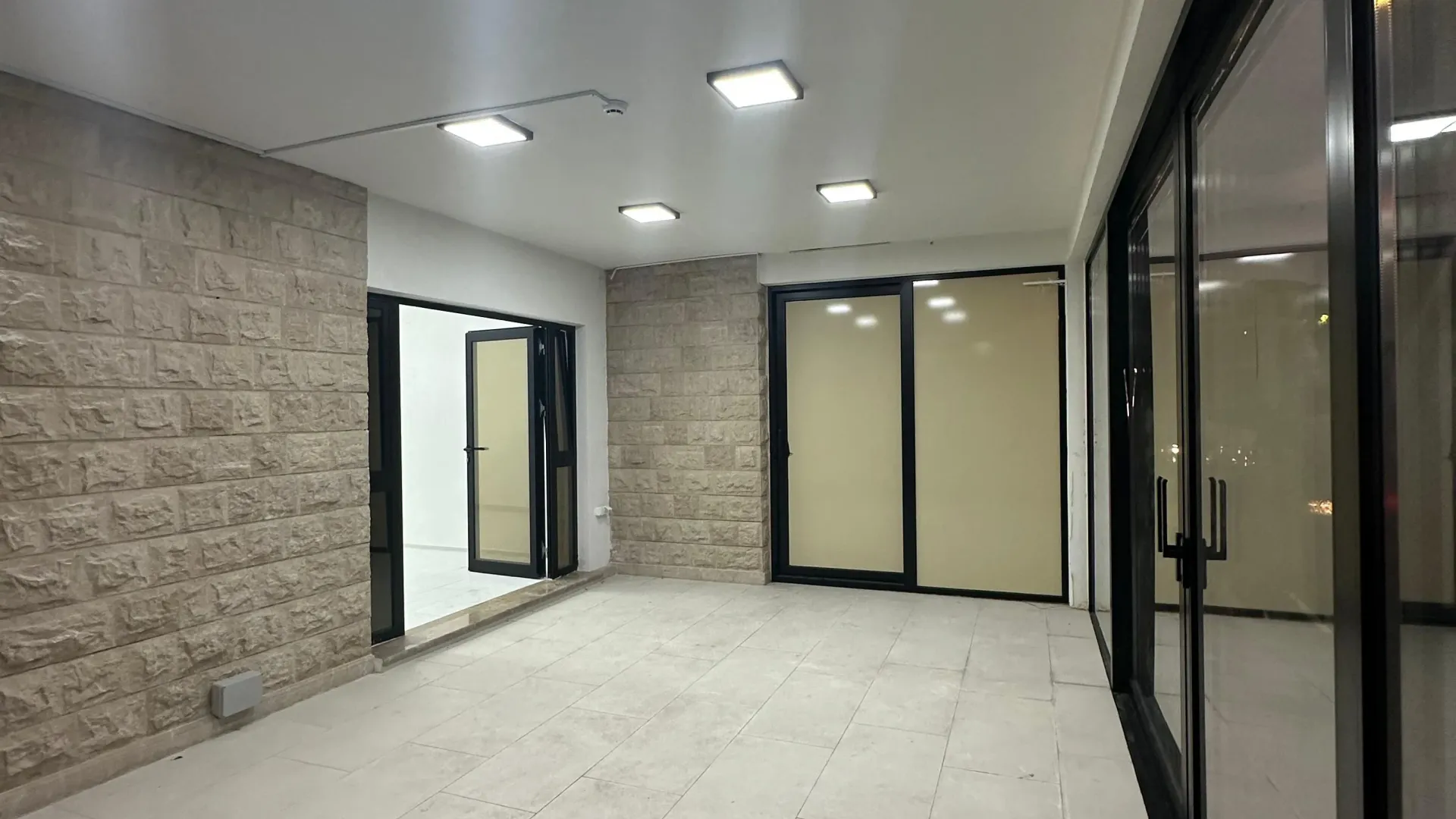 Rent, office space, 110m², Dumidran, Tivat