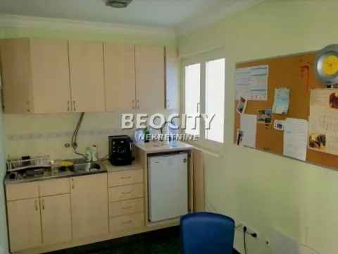 Prodaja, poslovni prostor, 370m², Lekino Brdo, Voždovac Sve Podlokacije - image 10