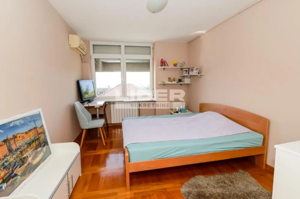 Sale, house, 544m², Višnjička Banja, Palilula Sve Podlokacije