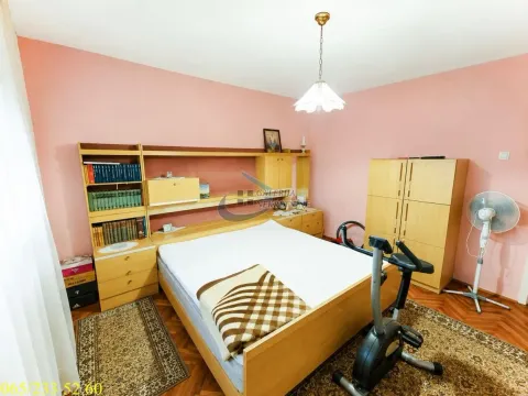 Prodaja, kuća, 212m², Centar, Inđija - image 11