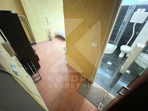 Izdavanje, garsonjera, 30m², Centar, Podgorica - image 5