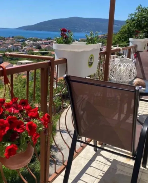 Izdavanje, kuća, 250m², Zelenika, Herceg Novi