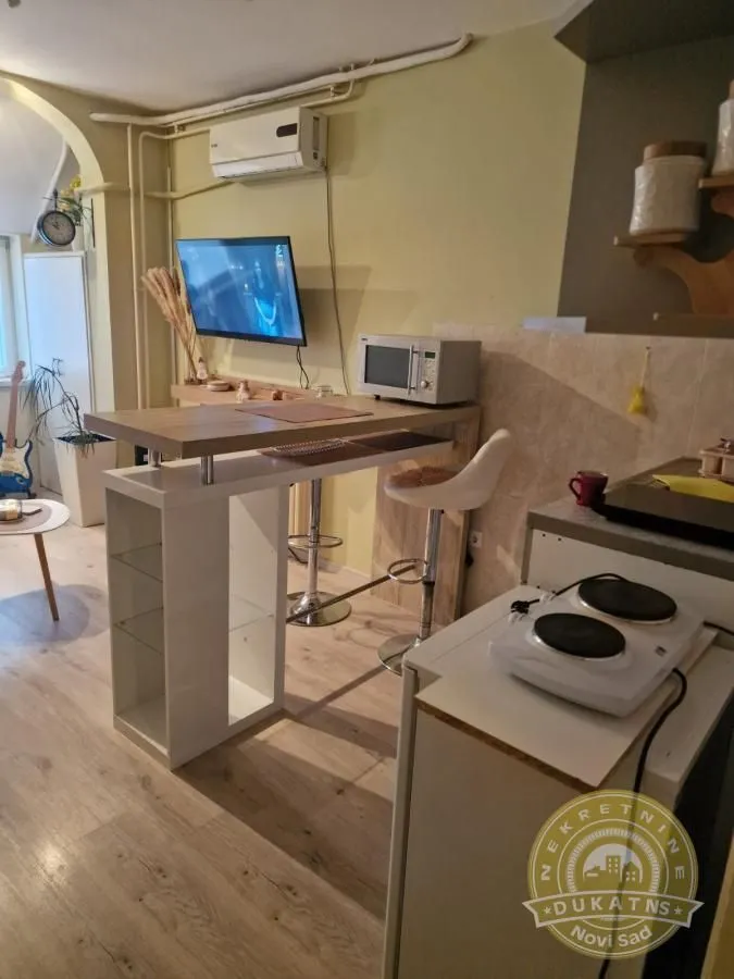 Izdavanje, dvosoban stan, 43m², Bulevar Oslobodjenja, Novi Sad Sve Podlokacije