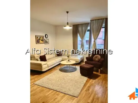 Izdavanje, četvorosoban stan, 105m², Vračar Hram, Vračar Sve Podlokacije