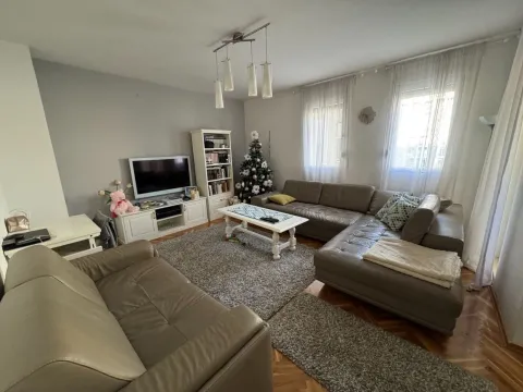 Sale, three bedroom apartment, 87m², Blok 6, Podgorica - image 2