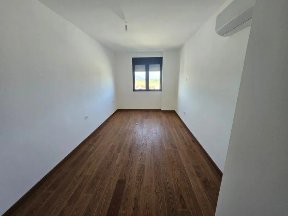Prodaja, trosoban stan, 127m², Tološka šuma, Podgorica