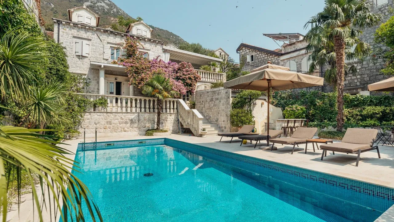 Prodaja, kuća, 382m², Perast, Kotor