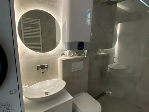 Rent, one bedroom apartment, 50m², Stari Grad, Budva - image 12