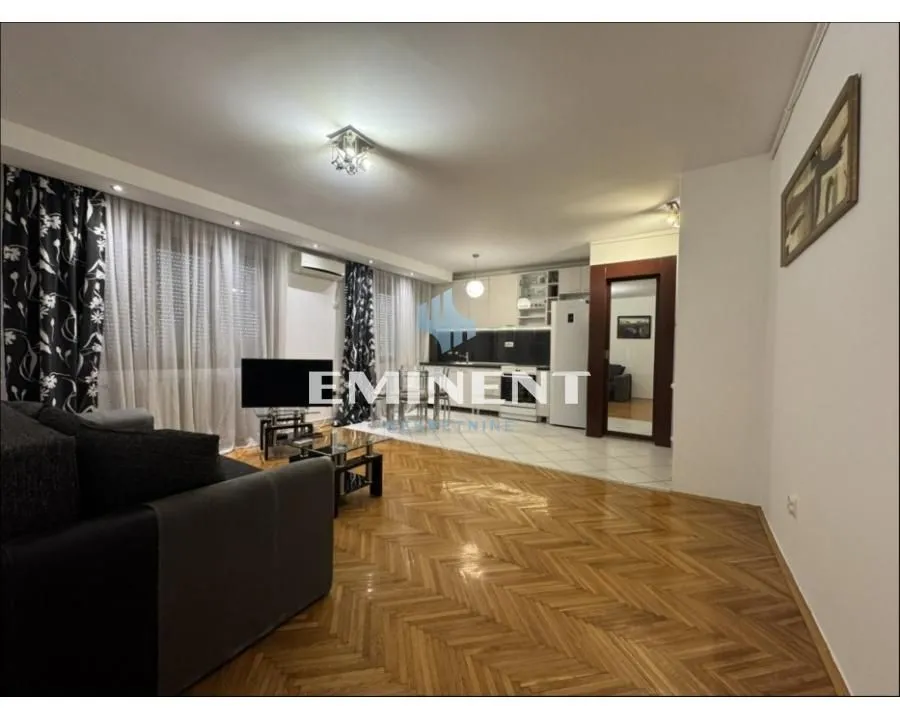 Izdavanje, trosoban stan, 70m², Stari Grad, Beograd