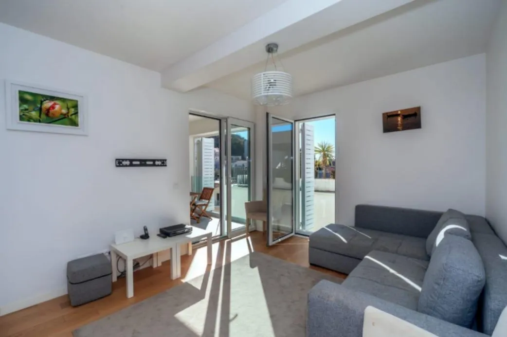 Rent, apartment, 78m², Pržno, Budva