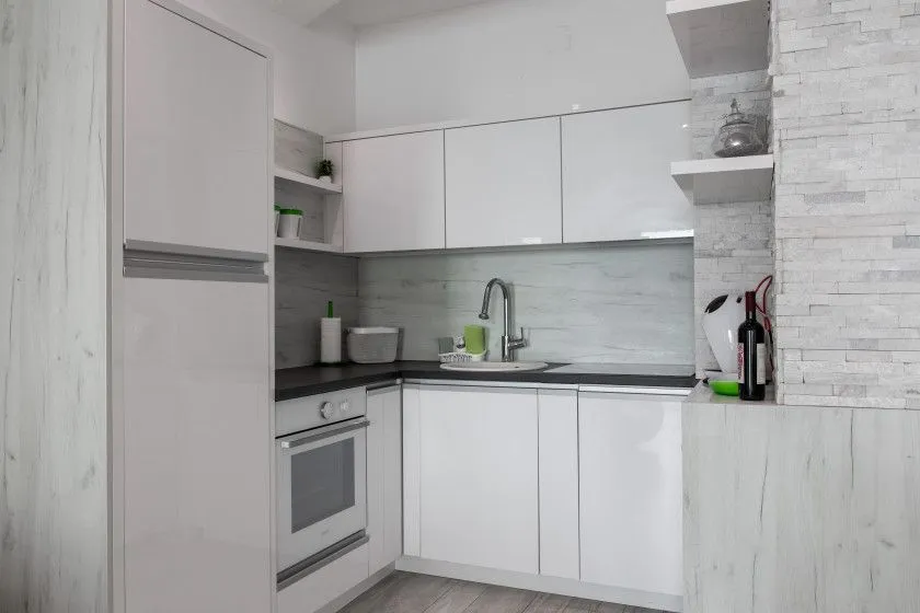 Izdavanje, dvosoban stan, 93m², Sutomore, Bar