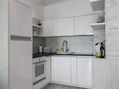 Rent, two bedroom apartment, 93m², Sutomore, Bar - image 5