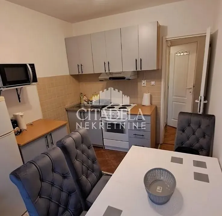 Izdavanje, jednosoban stan, 30m², Stari Grad, Beograd