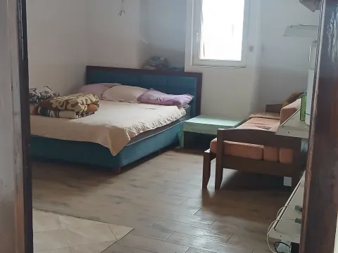 Izdavanje, trosoban stan, 100m², Stari Aerodrom, Podgorica - image 1