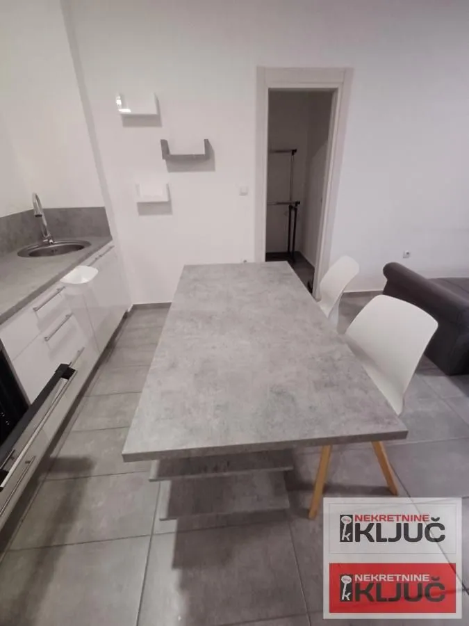 Prodaja, dvosoban stan, 43m², Salajka, Novi Sad Sve Podlokacije