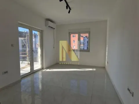 Izdavanje, poslovni prostor, 495m², Centar, Novi Sad - image 2