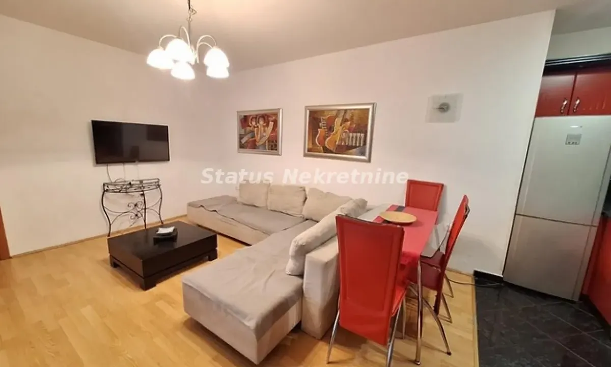 Izdavanje, trosoban stan, 65m², Centar, Novi Sad