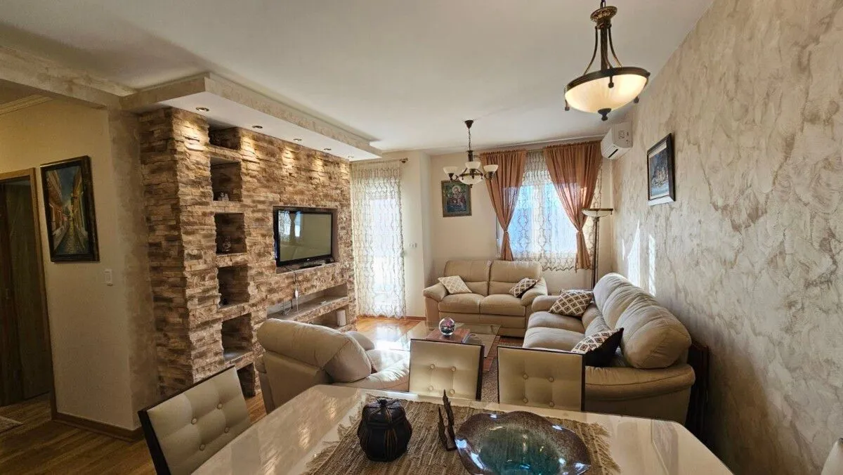 Izdavanje, dvosoban stan, 64m², City Kvart, Podgorica