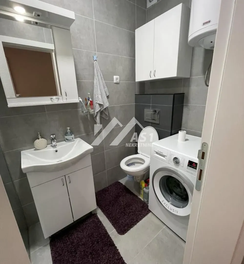 Prodaja, četvorosoban stan, 76m², Lipov gaj, Novi Sad Sve Podlokacije