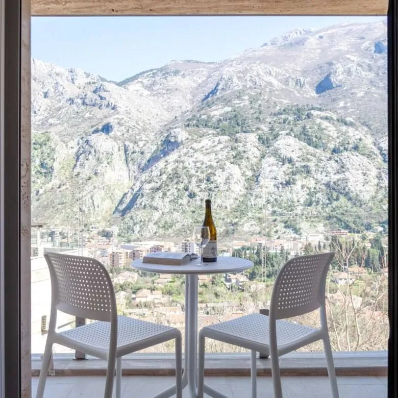 Prodaja, dvosoban stan, 73m², Centar, Kotor