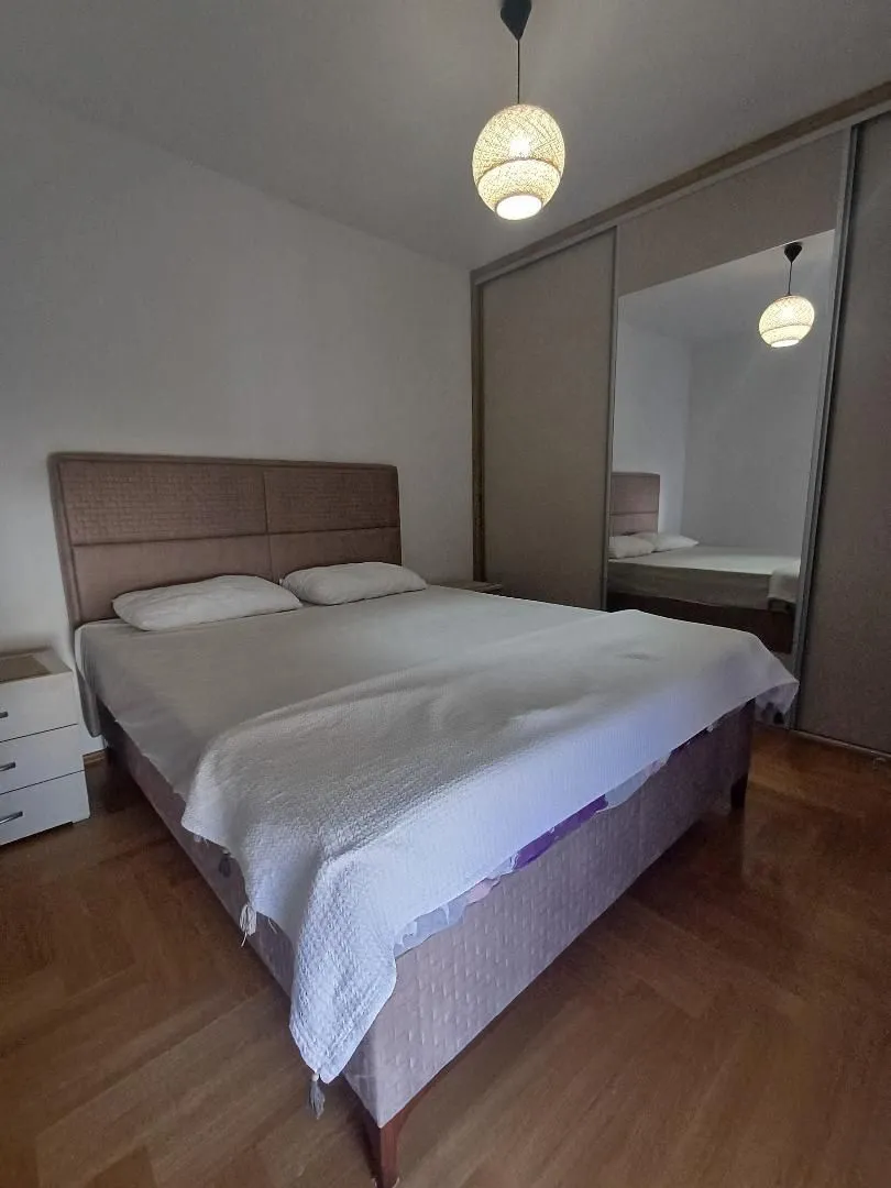 Bedroom with a double bed and a built-in wardrobe with a mirror.