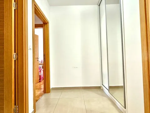 Prodaja, trosoban stan, 95m², Stari Aerodrom, Podgorica - image 11