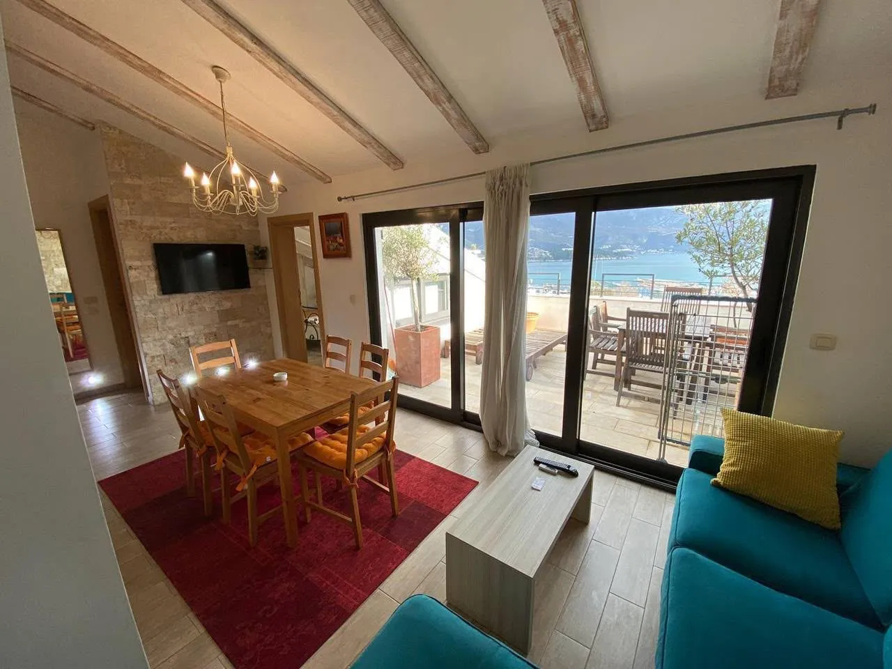 Spacious living room with dining area and access to a terrace with sea view.