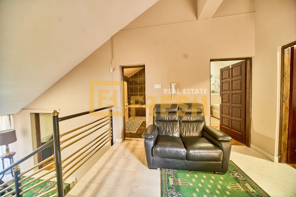 Izdavanje, kuća, 280m², Gorica C, Podgorica