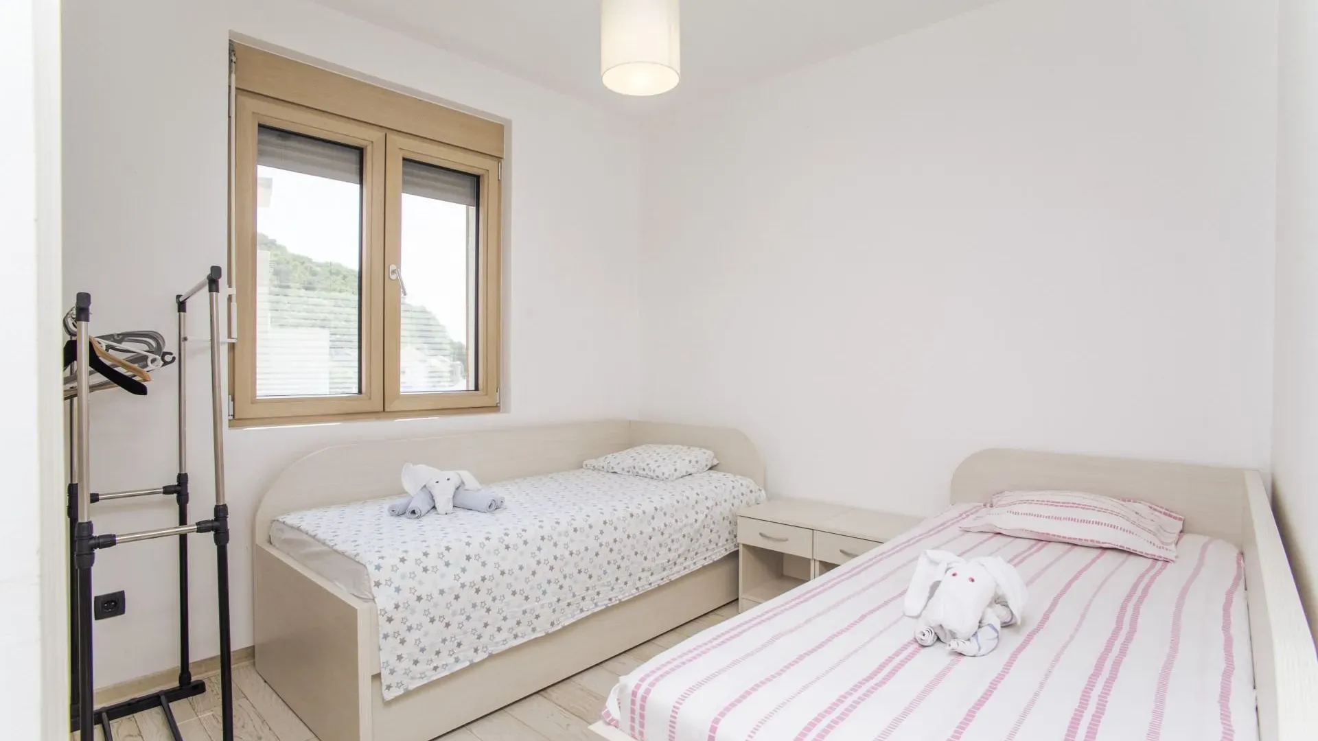 Rent, two bedroom apartment, 70m², Opatovo, Tivat