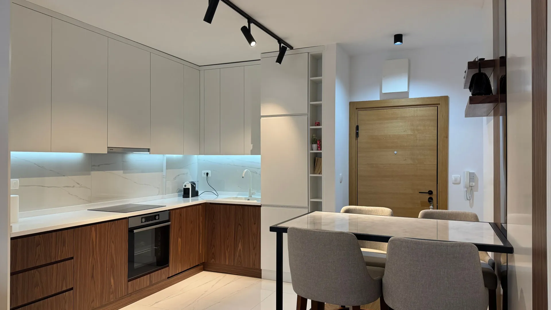 Stan-na-dan, dvosoban stan, 65m², Centar, Budva