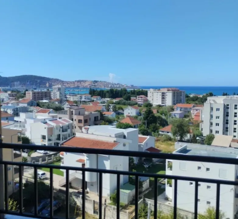 Izdavanje, trosoban stan, 95m², Ilino, Bar