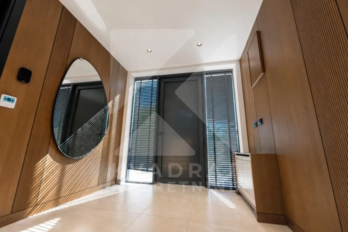 Rent, house, 230m², Gornja Gorica, Podgorica